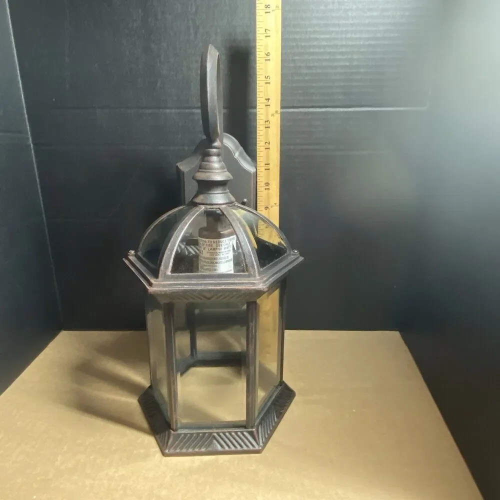 Portfolio Light 15.5-in Rust Outdoor Wall Light Item #56872 Hard-Wired Untested